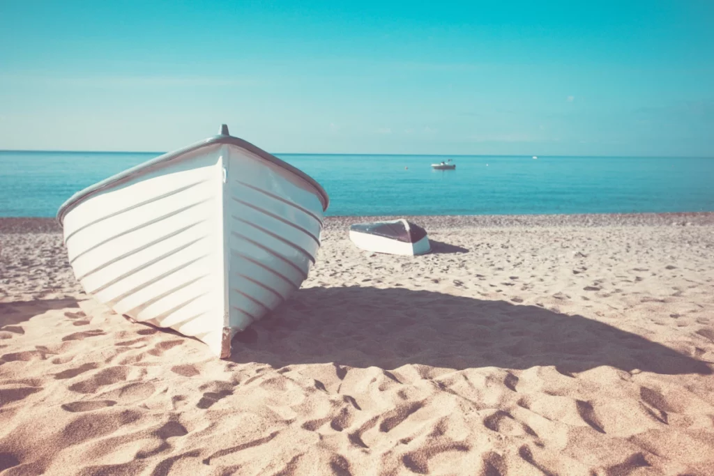 ToF Behang strand met wit bootje