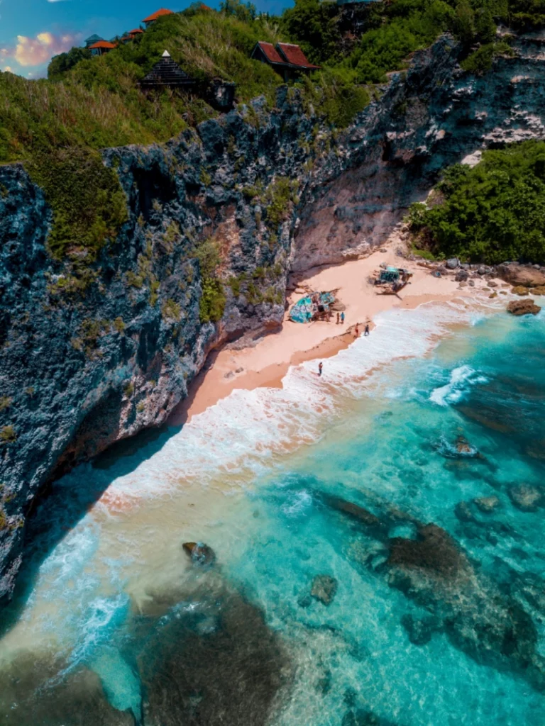 ToF Behang strand bovenaanzicht met rotsen