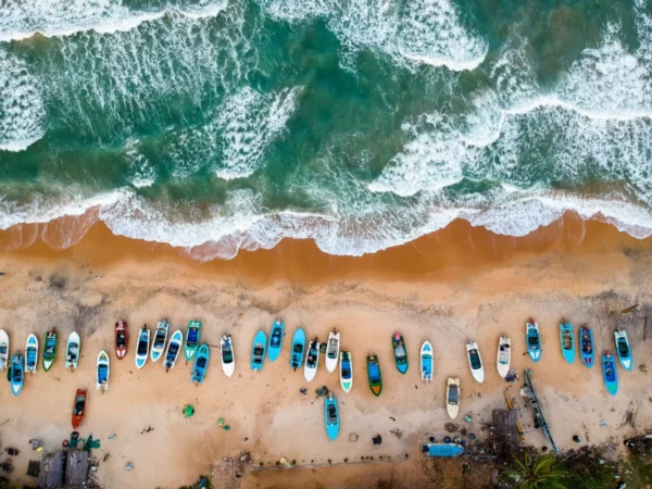 ToF Behang strand boven aanzicht met bootjes