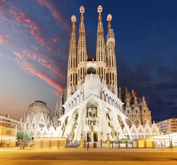 ToF Fotobehang steden Sagrada Familia in de avond