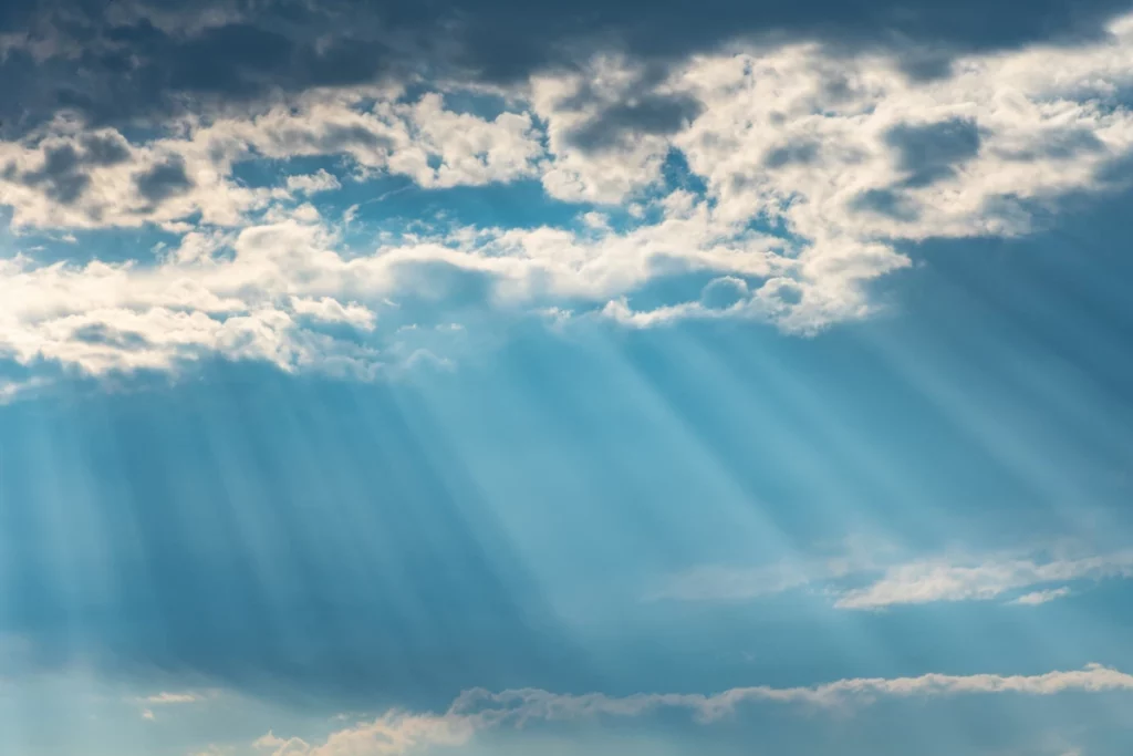 ToF Behang zon door de wolken