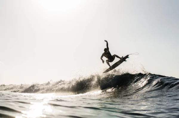 ToF Fotobehang sport surfer pakt een golf