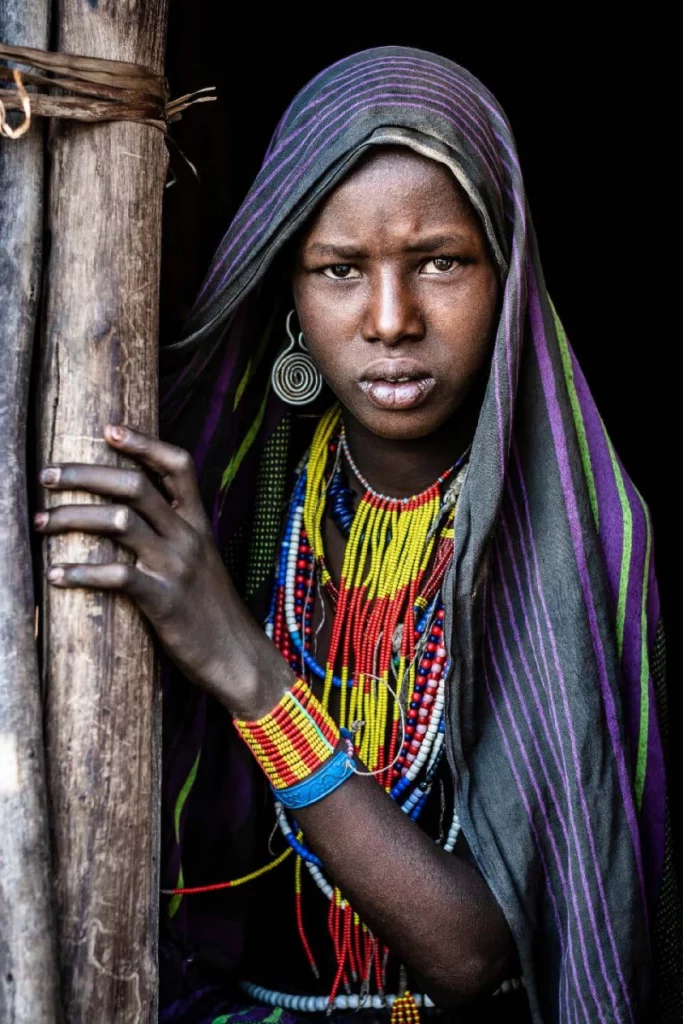 ToF Fotobehang cultuur portret van meisje van Arbore-stam