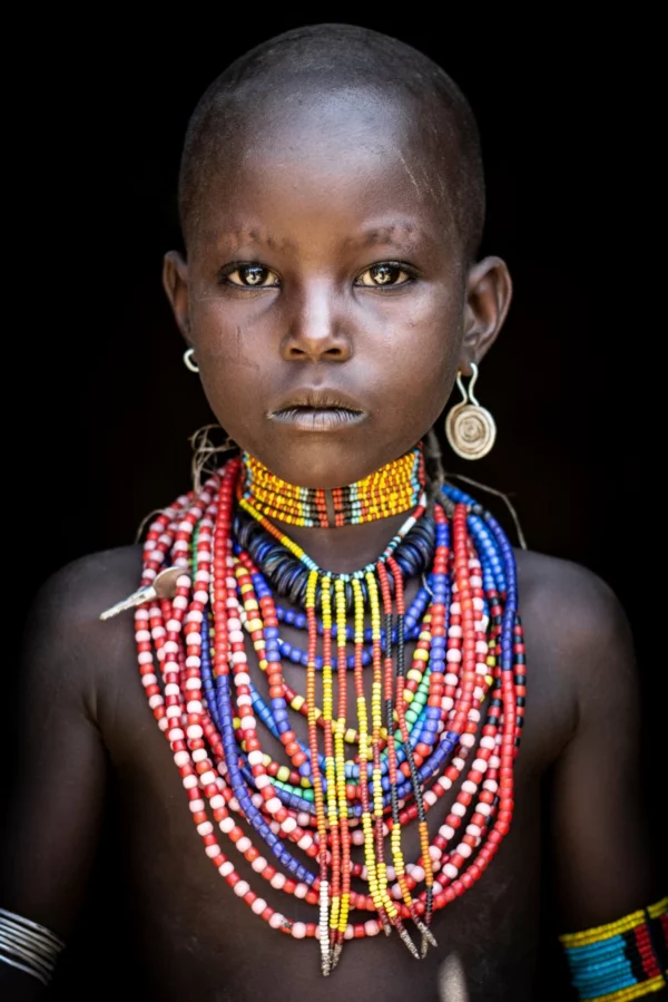 ToF Fotobehang cultuur portret van kleine jongen van Arbore-stam